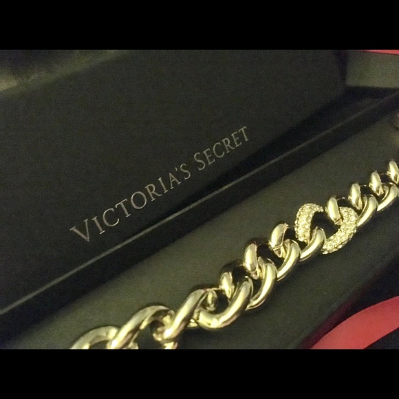 New Victoria's Secret angel wings bracelet - Picture 3 of 5